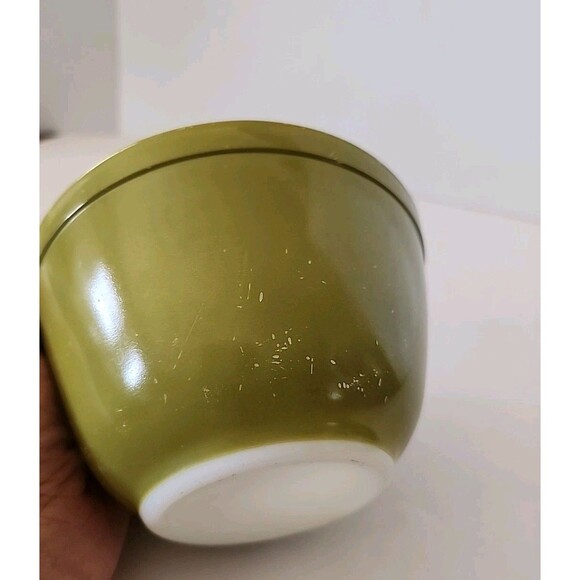 Vintage Pyrex Avocado Green, #401, 1 1/2 Pt. Mixing Bowl, MADE IN USA - Picture 3 of 7